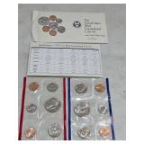 1992 US mint set with P and D coins. K19