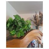 Vases and artificial plants. D304