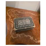 Beautiful vintage inlaid mother of pear box. D353