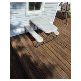 Kids picnic table. D617