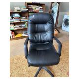 Padded office chair. D270
