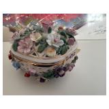 Decorative jewelry or trinket box. D252