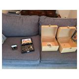 Gold cufflinks, boxes, more, see pictures. D414