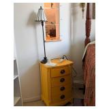Vintage 4 drawer bedside dresser & lamp. D256