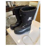 Sorell winter boots size 10. D608