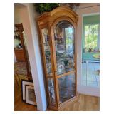 5 shelf mirrored and lighted display cabinet. D303
