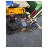 Gray 25 ton air/hydraulic truck axle jack. 40-146