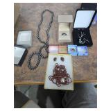 Great jewelry lot, see pictures. 40-136