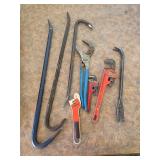 Crowbar lot with more tools. 20-33