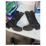 Size 6.5 women's boots. 5-131