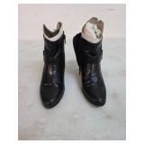 Size 6 black women's shoes. 5-115