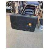 Folding massage table. 25-1