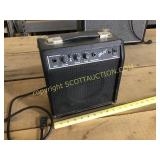 Small fender guitar amplifier model SP 10