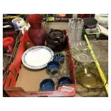 Lot, miscellaneous dishes, glass, bowls, vases,