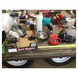 Lot with Oster blender, iced tea pot, Hamilton