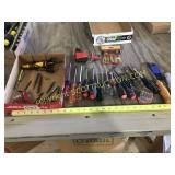 Lot miscellaneous, handtools, screwdrivers,