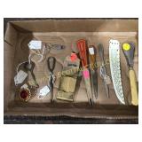 Lot of collectors items, buttonhooks, letter,