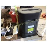 Royal crosscut, paper, shredder with basket