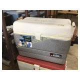 Igloo max cold, 50 quart silver and white cooler