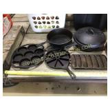 6 pcs cast iron cook ware, Two skillets one lid,