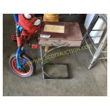 Small single drawer in the table metal frame