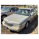 1993 LINCOLN CONTINENTAL, TAN