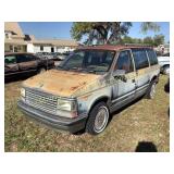 1990 PLYMOUTH VOUAGER VAN, MAROON