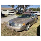 1998 LINCOLN TOWNCAR, TAN, leather, keys runs