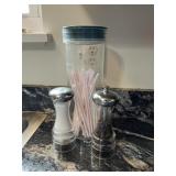 Salt Shaker Pepper Grinder Locking Storage