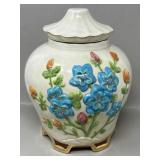 1980 Large Asian Ginger Jar Cookie Jar some chips