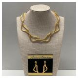 Unique Gold Tone Link Choker Necklace & Earrings