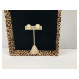 Signed Richelieu - Yellow Gold Tone Metal