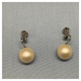 Vtg Unsigned Silvertone Faux Pearl Clip On