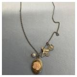 1970ï¿½s Sarah Coventry Cameo Locket