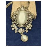 Avon silver-tone, Victorian-style pendant necklace