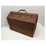 Vintage cantilever tool box, rusty