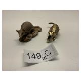 Lot of 2 Armadillo Figurine 1)Vtg 4' Solid Cast