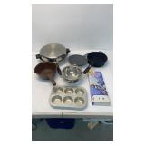 Assorted kitchen items.
