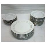 Gibson USA dinner ware 32 items, 8 gold trim