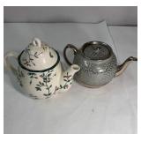 2 Teapots. Pfaltzgraff & Saddler
