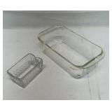 Small anchor hocking dish 3' x 2', 1 Pyrex 8x4