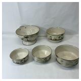 Vtg cream-colored enamelware colander and Bowls