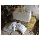 Bedding, Straw, Pea Gravel