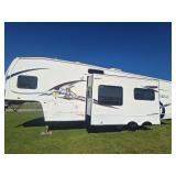 '08 Widlcat 32' 5th Wheel Camper, (2) Slides,