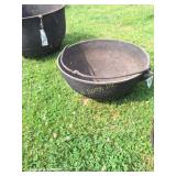 20 gal. Cast Iron Pot w/ Legs & Handle