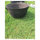 10 gal. Cast Iron Pot w/ Legs & Handle