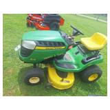 JD 110D 19.5/42 Lawn Tractor