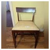 VINTAGE COMPACT SIDE CHAIR