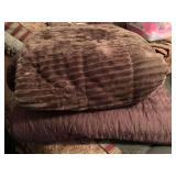 CHOCOLATE BROWN FLEECE BLANKET (BELIEVED TO BE FULL/QUEEN) & CHOCOLATE BROWN QUILTED BEDSPREAD (BELIEVED TO BE FULL/QUEEN) - UP MASTER BED