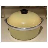 VINTAGE HARVEST GOLD CLUB ALUMINUM COVERED STOCK POT WITH LID 10" ROUND - KITCHEN